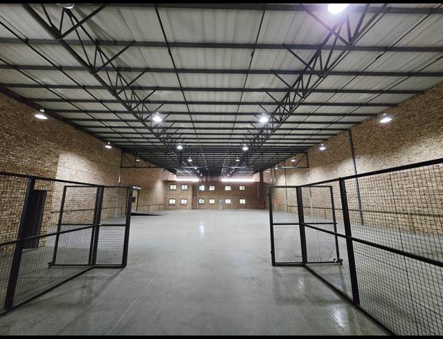 1,535M² WAREHOUSE TO LET IN LANSERIA